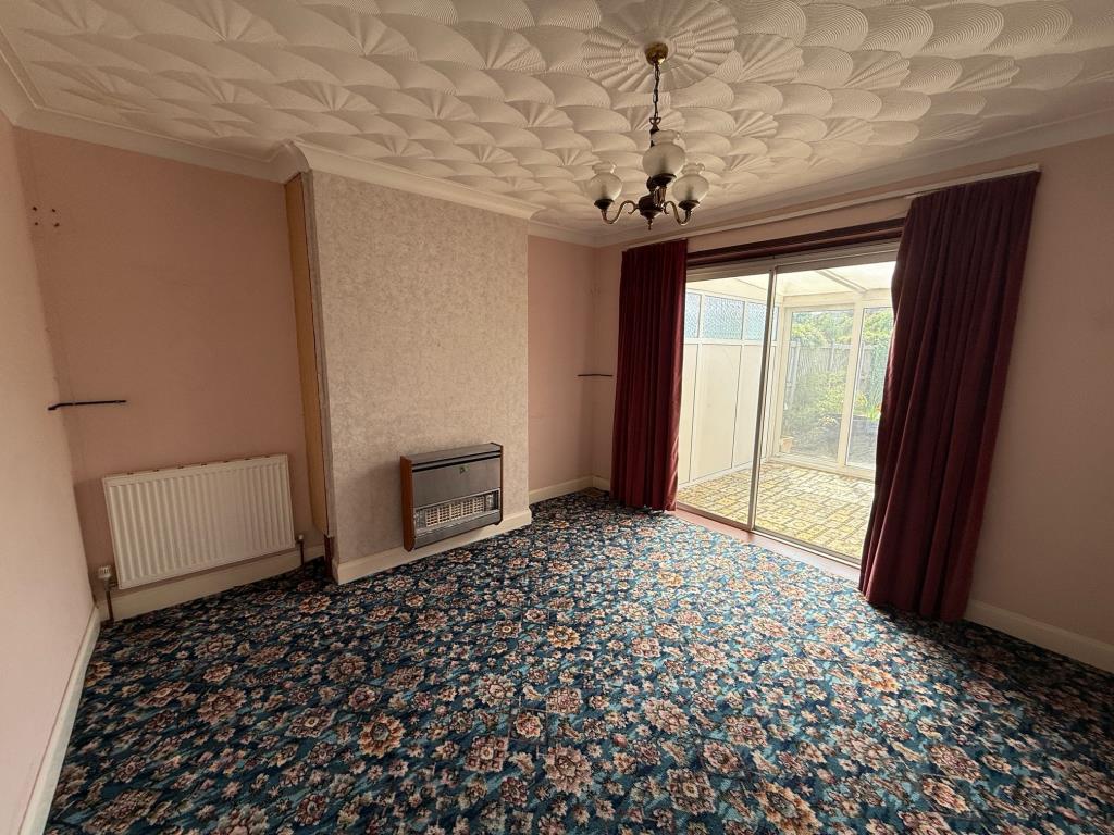 Lot: 149 - SEMI-DETACHED HOUSE FOR IMPROVEMENT IN POPULAR RESIDENTIAL AREA - Dining room with patio doors opening to conservatory